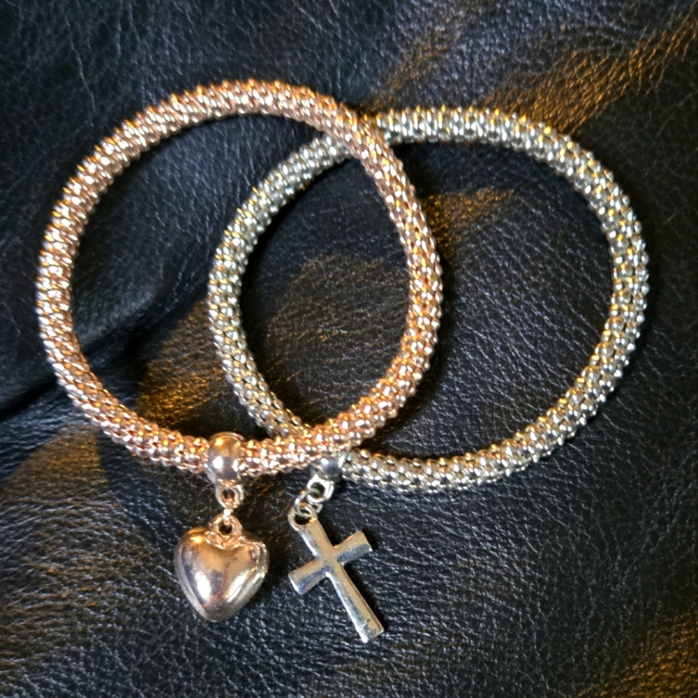 Mark by Avon Stretch bracelet set rosegold  heart & silver cross